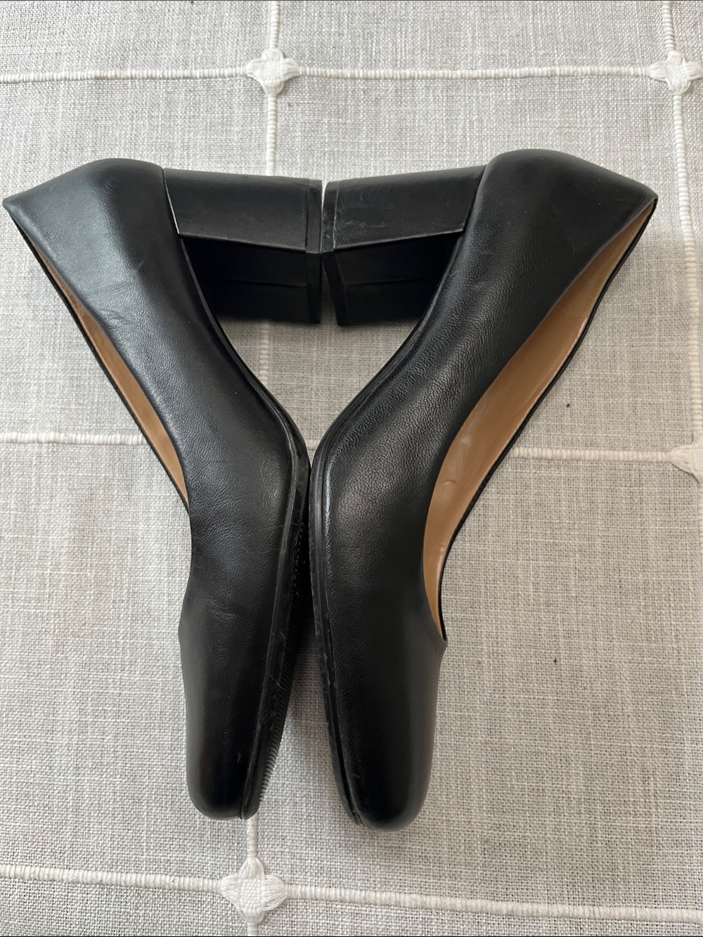 Naturalizer Black Leather Round-Toe Heels